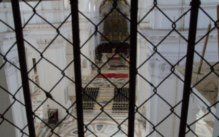 Interno della chiesa visto dalla scala per salire sul tetto